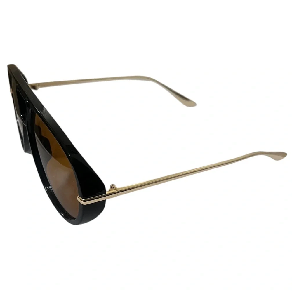 🔥🔥🆕Stylish Black Sunglasses brown lenses gold arms